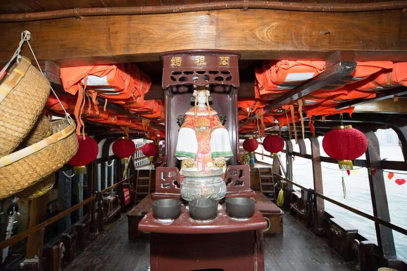 Hong Kong: Dukling, Antique Boat Tour in Victoria Harbour - Picking the right departure: sunset calm vs 7:30 Symphony of Lights