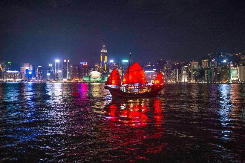 Hong Kong: Dukling, Antique Boat Tour in Victoria Harbour - What the onboard stories focus on (audio on weekdays, live on weekends)