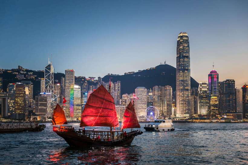 Hong Kong: Dukling, Antique Boat Tour in Victoria Harbour - Dukling on deck: a 1955 junk boat with floating-museum vibes