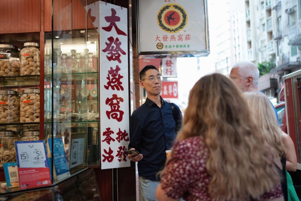 Hong Kong: Street Food Tour with Locals - Dim Sum and Wonton - Queen’s Road Central: Char Siu, Dim Sum Classics, and Sweet Bites