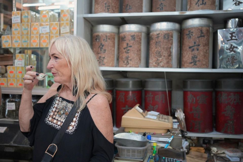 Hong Kong: Street Food Tour with Locals - Dim Sum and Wonton - Dining Customs You’ll Actually Use After the Tour