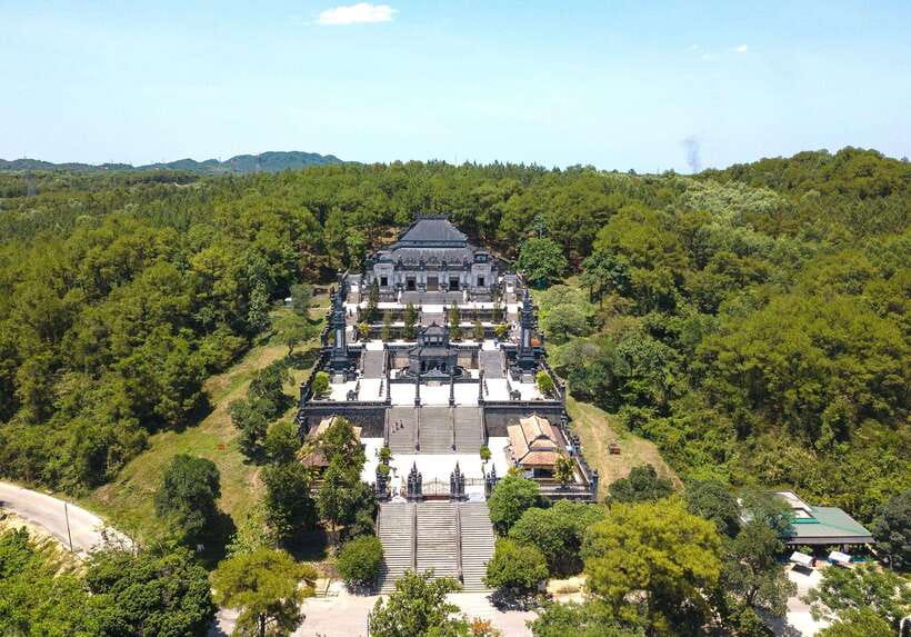 Hue :Exploring Royal City with Multi Options and Dragon Boat - Imperial City and the Nguyen headquarters you can actually picture