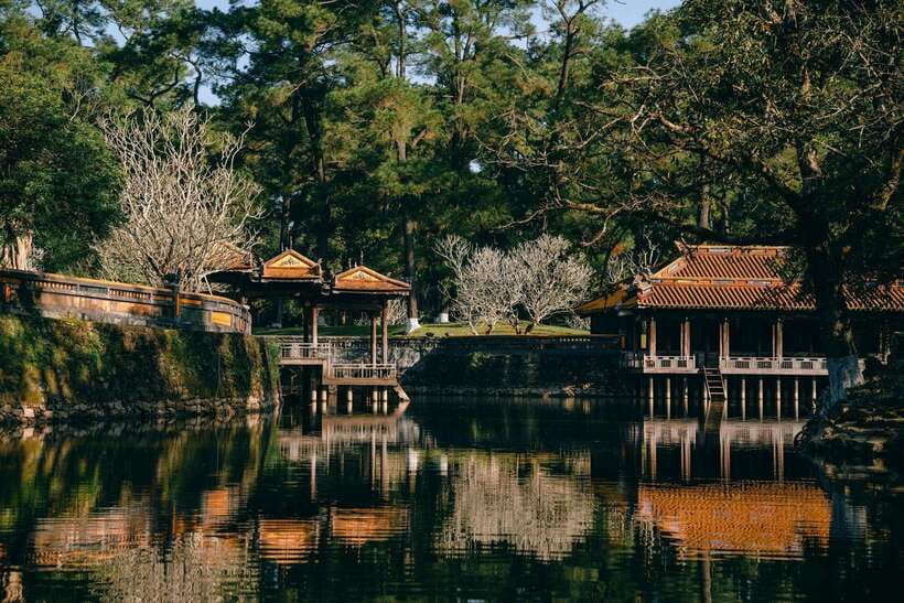 Hue :Exploring Royal City with Multi Options and Dragon Boat - Dragon boat on the Perfume River: scenery with a built-in reset