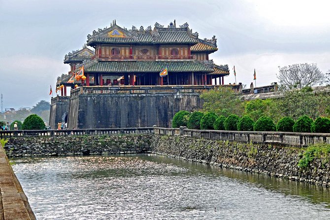 Hue’s Top Attractions by Car with Informative ES Driver - Key things that make this Hue tour work