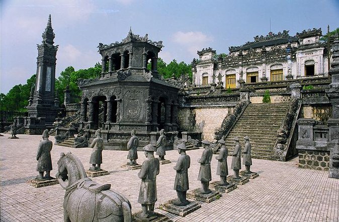 Hue’s Top Attractions by Car with Informative ES Driver - Stop 5: Hue Imperial City (Citadel)—the big walls, the long walk
