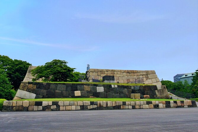 Imperial Palace East Garden and Edo Castle Walking Tour in Tokyo - Price and value: what $25 gets you in Tokyo