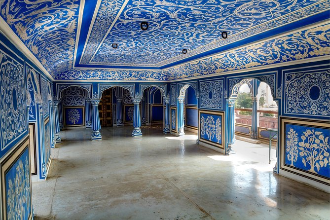 Jaipur Day Trip from Delhi by Car or Train – All Inclusive - Hawa Mahal (Palace of the Wind): Red Sandstone From Street Level