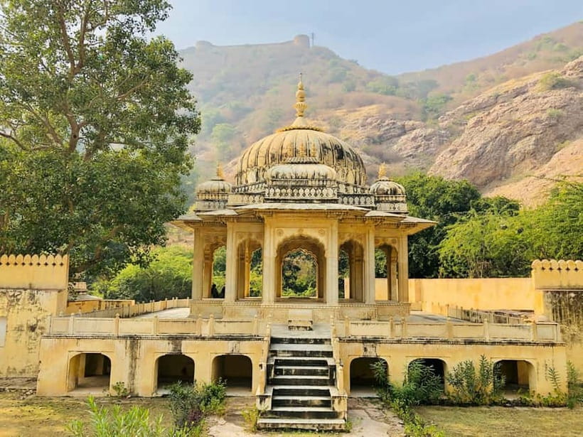 Jaipur: Full-Day City Tour with Car, Guide & Skip-the-Line - Gaitor Ki Chhatriyan: the quieter royal memorial stop