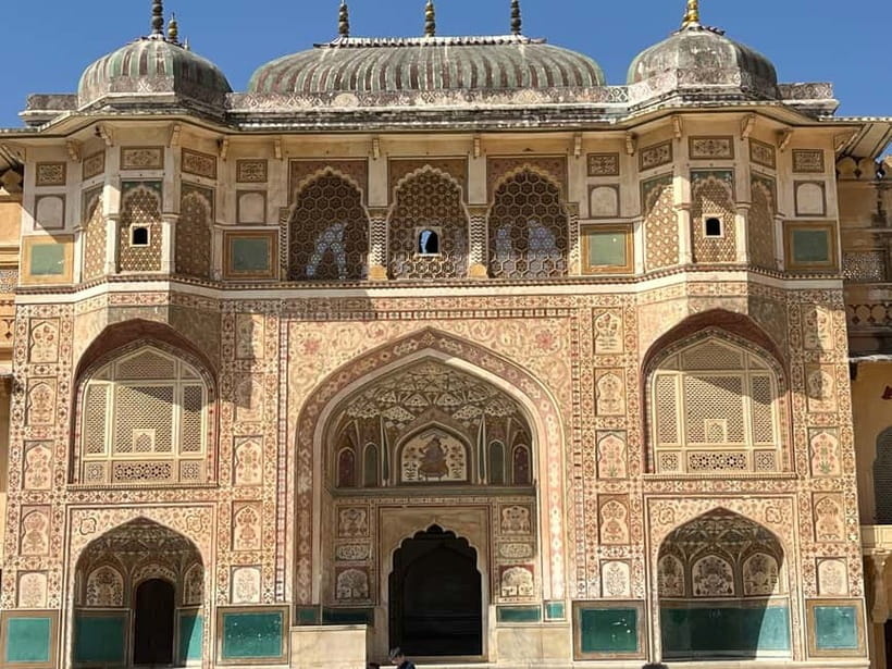 Jaipur: Full-Day City Tour with Car, Guide & Skip-the-Line - City Palace: the seat of power, with a museum and a living history