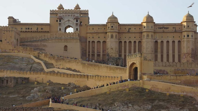 Jaipur: Full-Day City Tour with Car, Guide & Skip-the-Line - Hawa Mahal: your first big photo, then the lattice lesson