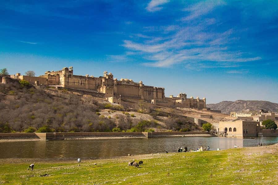 Jaipur: Private Full-Day Sightseeing Tour by Tuk-Tuk - Panna Meena Ka Kund stepwell: the quieter side of the fort area