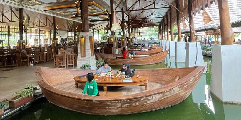 Jakarta: Volcano, Tea/Rice Fields, Hot Spring, Local Food - The Jakarta-to-bandung timing: long drive, good structure