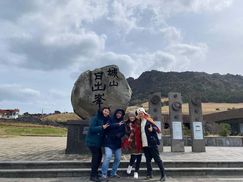 Jeju: Eastern Jeju UNESCO Spots Day Tour - Seongsan Ilchulbong: The Iconic Cone and Its Big-Stage Views