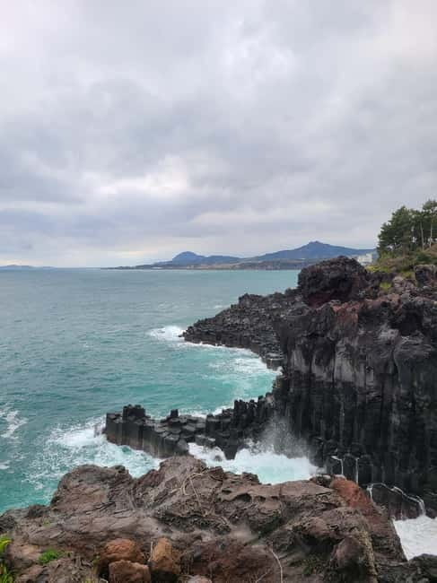 Jeju Island: Southern Top UNESCO Spots Tour - Cheonjiyeon Waterfall Trail: Plants, Steps, and Cascading Rock Water