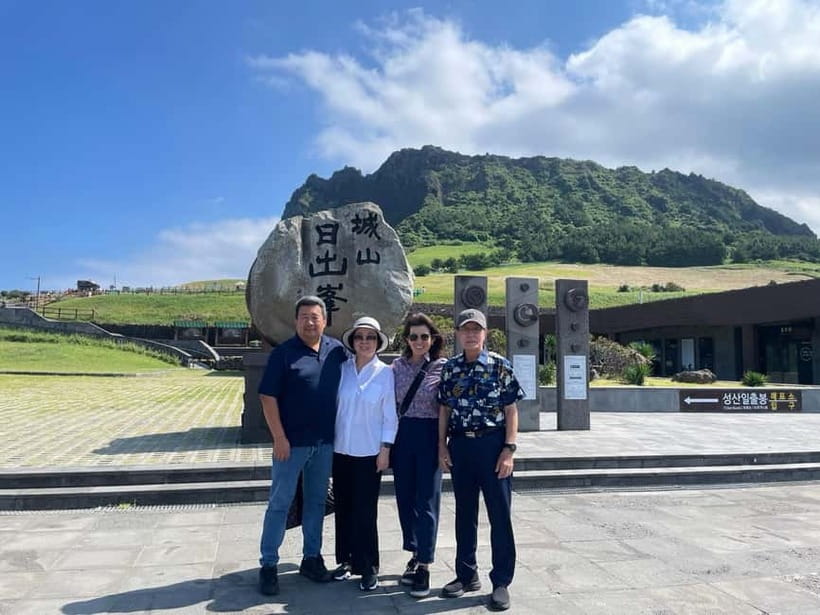 Jeju: Western and Southern Sightseeing Day Tour - Pickup times in Jeju City: start early, stay organized
