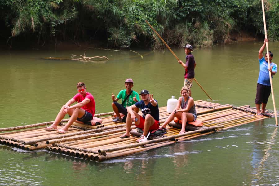 Khao Lak: Khao Sok Bamboo Rafting and Elephant Bathing Trip - Lunch by the river: the easiest win of the day