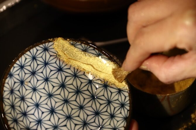 Kintsugi Experience: Art of Golden Joinery in Tokyo - The first 10 minutes: meeting your teacher and getting into the groove
