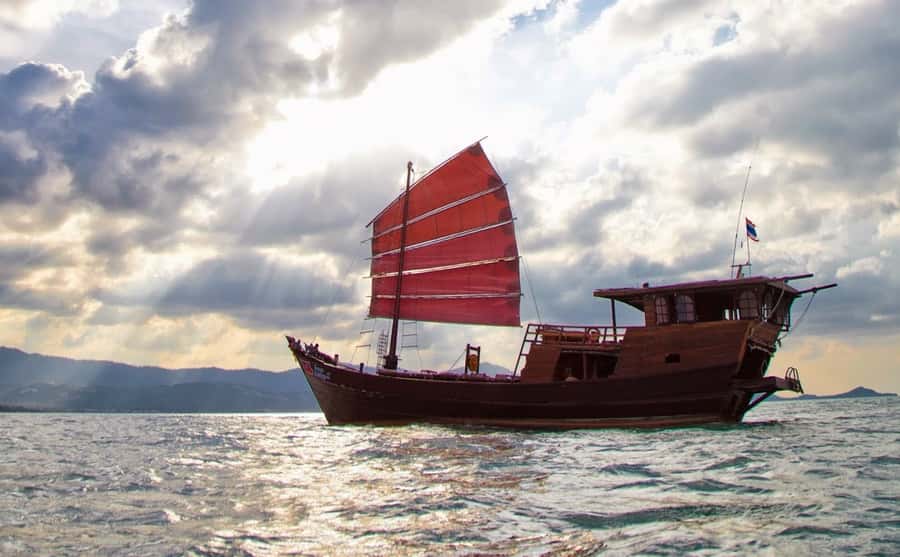 Koh Samui: Koh Phangan Island Full-Day Cruise with Sunset - The return cruise: sunset appetizers and the dramatic finish