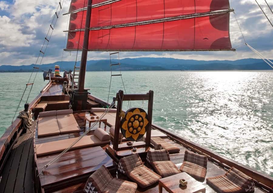 Koh Samui: Koh Phangan Island Full-Day Cruise with Sunset - Guides, language support, and how the trip stays smooth