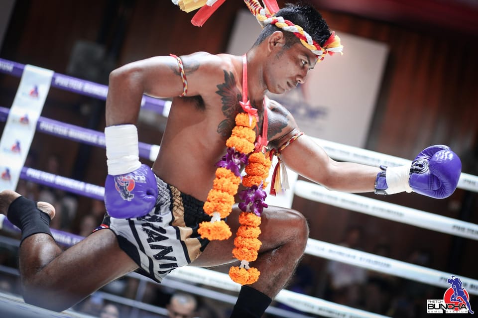 Koh Samui: Phetch Buncha Boxing Stadium Muay Thai Ticket - Air-conditioned comfort and on-seat service during a long night