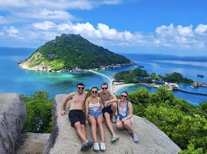 Koh Tao: Snorkeling Trip to Nang Yuan Island & Hidden Bays - Ao Hin Wong: The Yellow-Strip Fish Moment