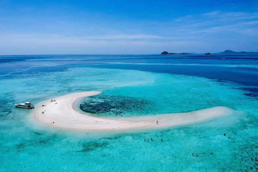 Komodo Island: Komodo Dragons & Islands Day Tour - Manta Point: the best part, and the biggest luck factor