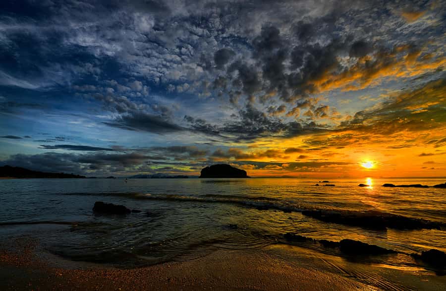 Krabi: Bioluminescent Plankton, Snorkeling & Sunset Tour - Getting to the boat: pickup timing and how it affects your day