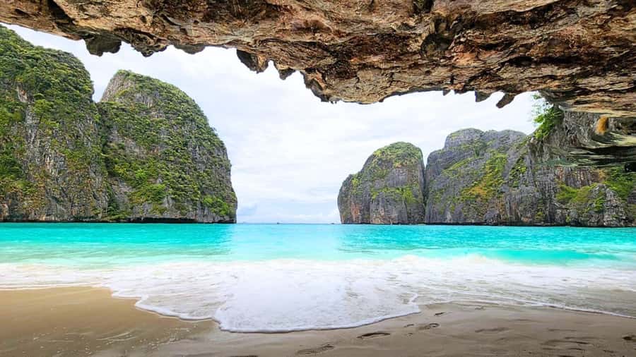 Krabi: Phi Phi Early Bird & 4 Island by Speedboat with Lunch - Pileh Lagoon: snorkel in a natural swimming pool