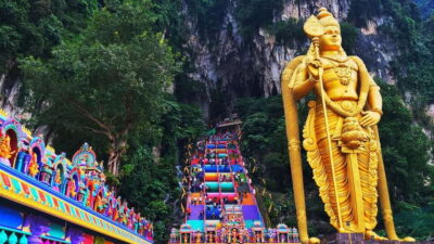 Kuala Lumpur: Batu Caves & Historic Buildings Tour - Thean Hou Temple above Robson Heights: Tian Hou and a 6-tier pagoda
