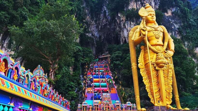 Kuala Lumpur: Batu Caves & Historic Buildings Tour - Thean Hou Temple above Robson Heights: Tian Hou and a 6-tier pagoda
