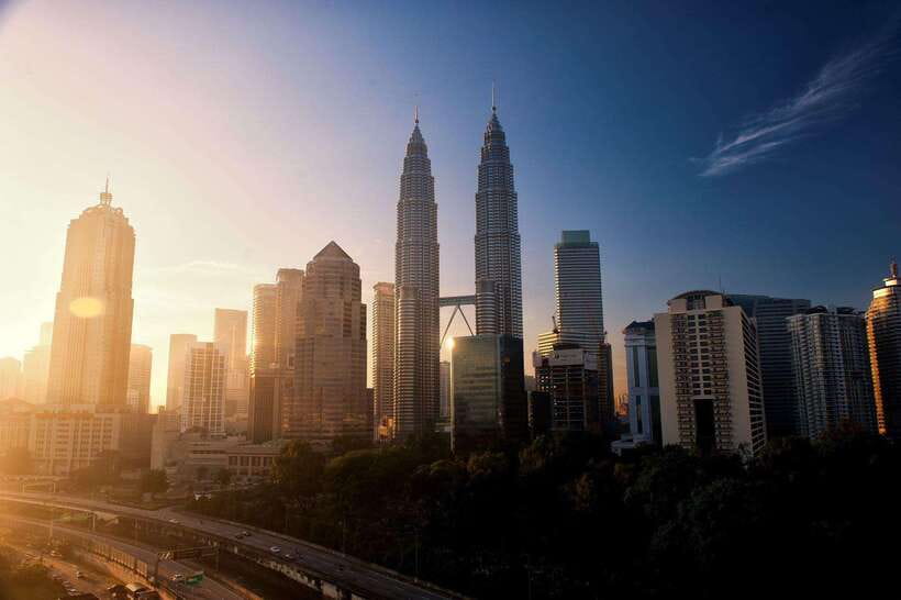Kuala Lumpur: City Tour & Batu Caves Combo - Batu Caves: 272 steps, Lord Murugan, and what to do before you climb