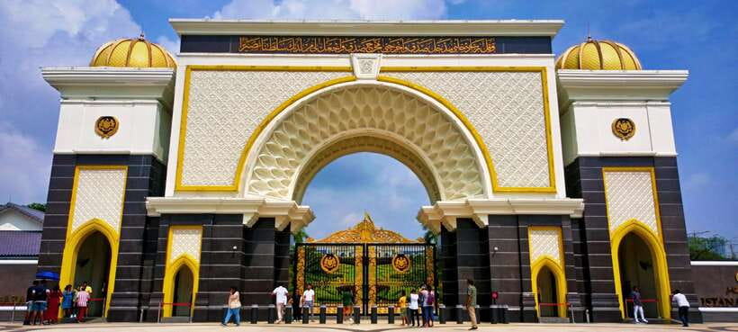 Kuala Lumpur: City Tour & Batu Caves Combo - Kuala Lumpur Railway Station and the Moorish vibe