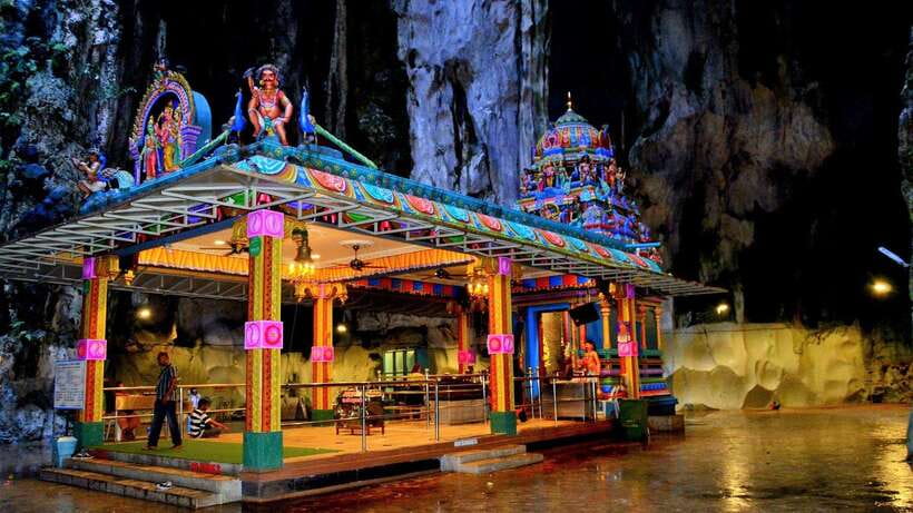 Kuala Lumpur: City Tour & Batu Caves Combo - Independence Square: colonial-era buildings, cricket field, and I ❤️ KL