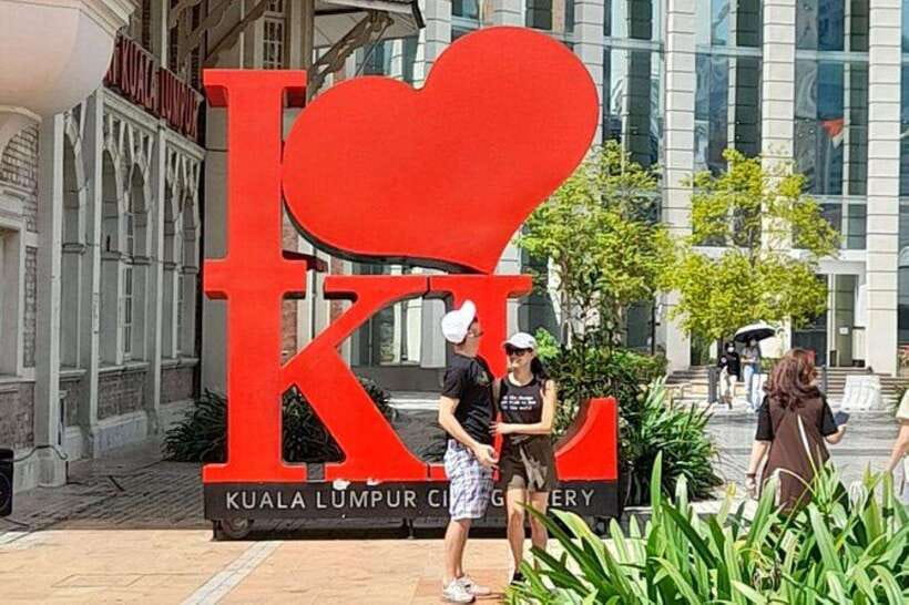 Kuala Lumpur: Full-Day Private City Highlights Tour - National Mosque and Abdul Samad Building: architecture you can read