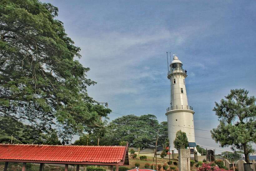 Kuala Lumpur: Kuala Selangor Fireflies and Blue Tears Tour - Dinner in a traditional fishing village: more than a fuel stop