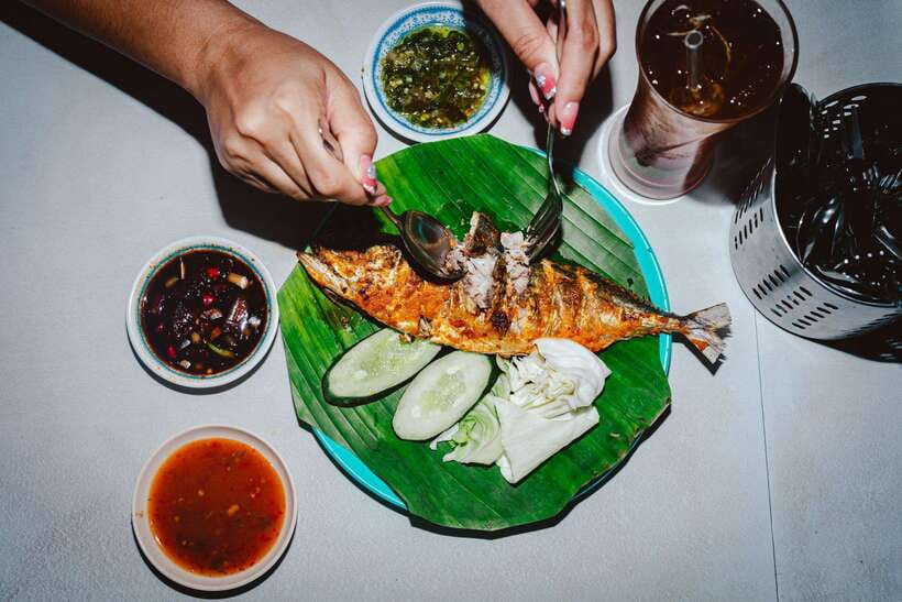 Kuala Lumpur: Sambal Street Food Tour with 15+ Tastings - Kampung Baru Night Market Finish: Fruit, Snacks, and That KL After-Dark Feel
