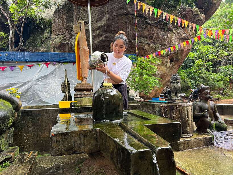 Kulen Mountain: Small-Group Tour and Picnic lunch - Wat Preach Angthom and the huge reclining Buddha