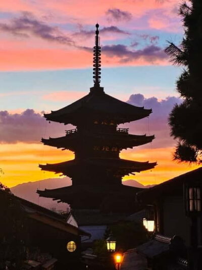 Kyoto Geisha Walking Tour: Gion District & Hidden Gems - The 2-hour pacing: built for atmosphere, not sprinting