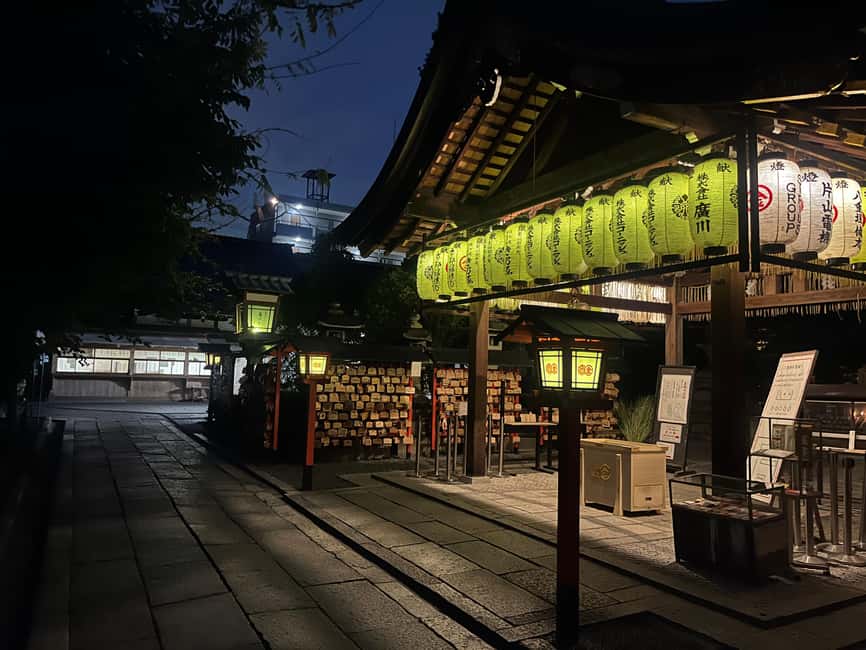 Kyoto: Gion Magical Night Walking Tour with Geisha Insights - When the tour runs early: the 6pm option for families and plans