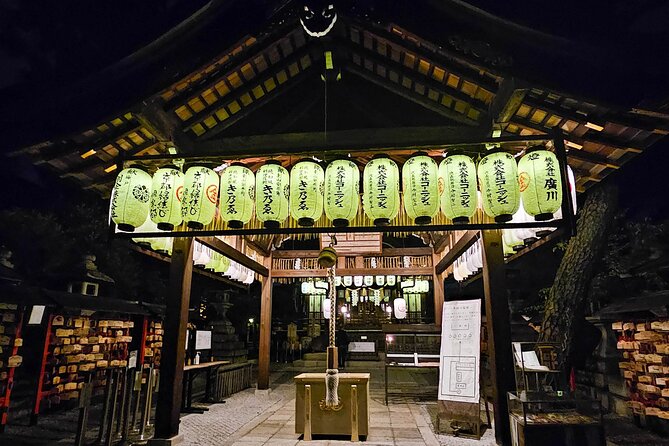 Kyoto Gion Night Walk & Geisha District Guided Tour - Yasaka Shrine (Gion Shrine) and what the architecture is telling you