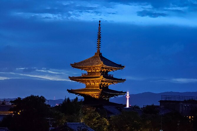 Kyoto Gion Night Walk & Geisha District Guided Tour - Gion’s lantern streets: what you’ll see in the first 2 hours