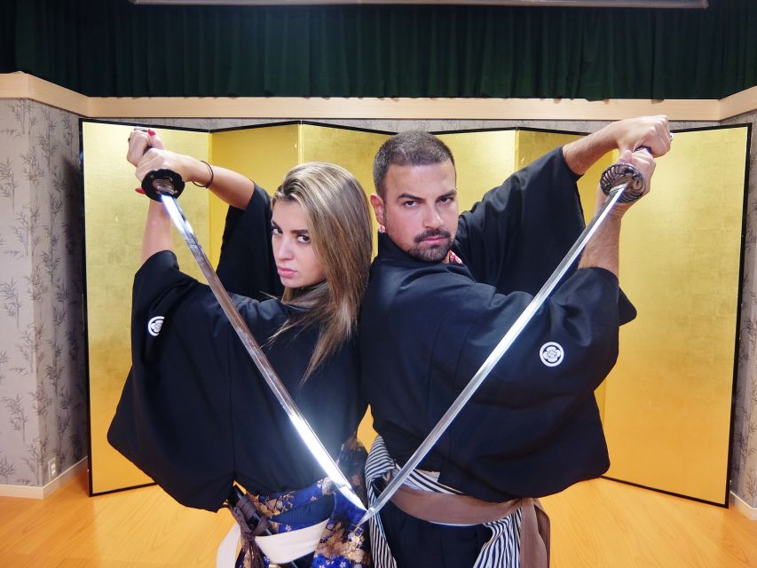 Kyoto: Samurai Class, Become a Samurai Warrior - Photo session, certificate, and respectful sword work