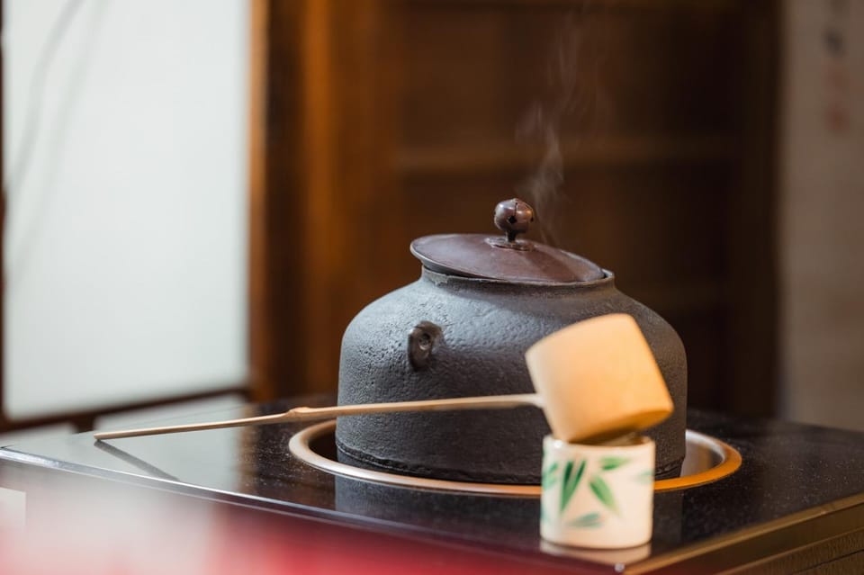 Kyoto: Table-Style Tea Ceremony at a Kyo-Machiya - Exploring the House: Altars, Antiques, and the Kyoto Feeling