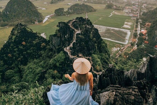 Luxury small Group Hoa Lu - Tam Coc - Mua Cave Max 6 - 8 pax/tour - Tam Coc boat ride: shared sampan, calm drifting through rice fields