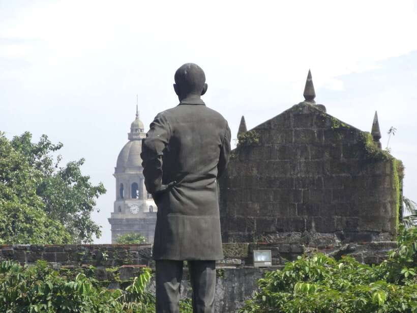 Manila: Old & New 4-Hour City Tour - Driving past Forbes Park: the contrast you can actually feel