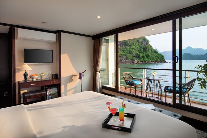 Mon Chéri Cruises 5 star: Amazing 3 days exploring Halong & Cat Ba island - Day 1: getting from Hanoi to Lan Ha, then cruising Ha Long views