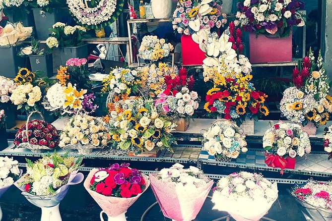 Morning Saigon Unseen+Street Food Tour with Ao Dai Riders Option - Guides like Long and Lisa: what “good” really looks like on a scooter