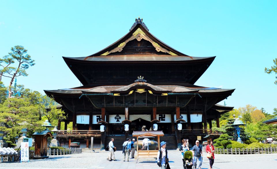 Nagano: Snow Monkeys, Zenkoji Temple & Sake Day Trip - Zenko-ji Temple: where Nagano’s story starts