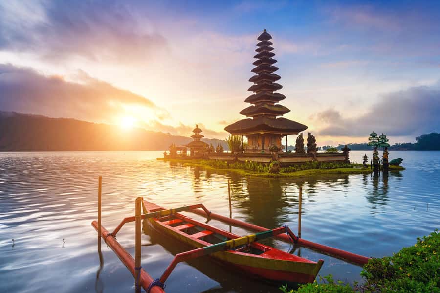 North Bali: Sekumpul Waterfalls and Ulun Danu Temple Tour - Getting to North Bali: AC Rides and Real Time on the Road