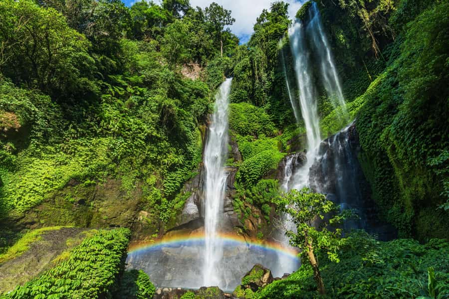 North Bali: Sekumpul Waterfalls and Ulun Danu Temple Tour - Ulun Danu Bratan Temple: The Postcard Lakeside View, Up Close